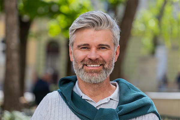 A Brief Comparison Between Implant Supported Dentures And Traditional Dentures